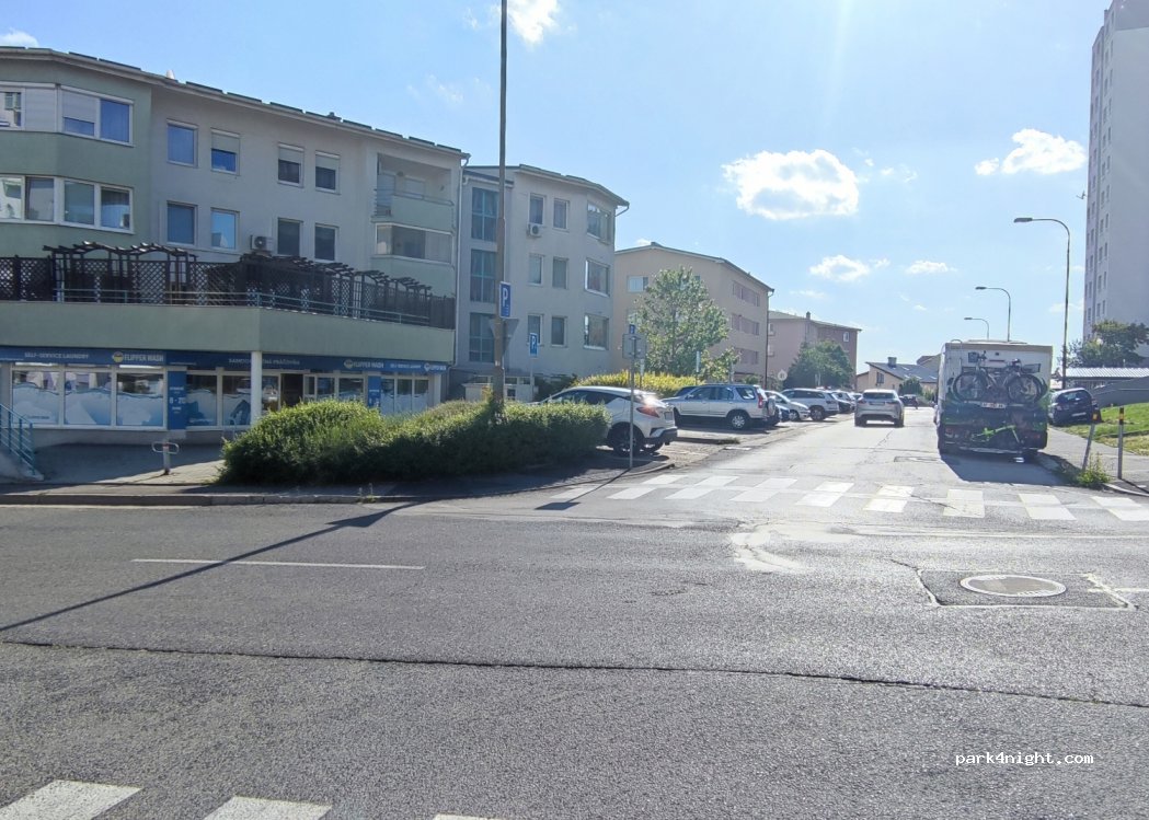(841 05) Karlova Ves - 1 Jamnického — foto