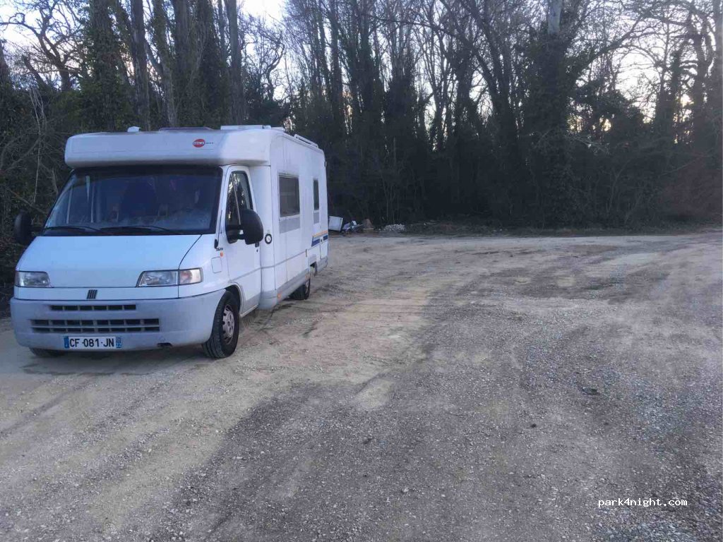 (84000) Avignon - 2164 Chemin de la Barthelasse — foto 2