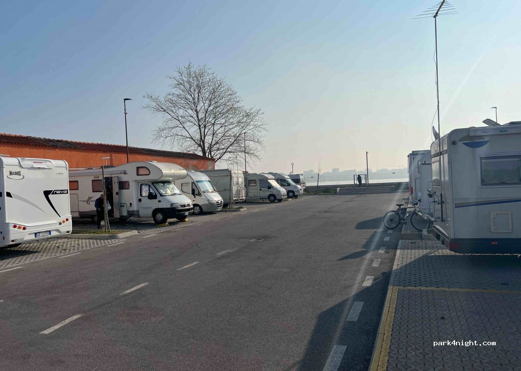 (30015) Chioggia - Via Granatieri di Sardegna — foto