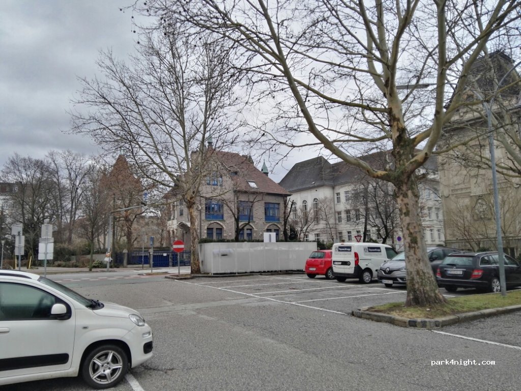 (2700) Wiener Neustadt - 13 Babenbergerring — foto