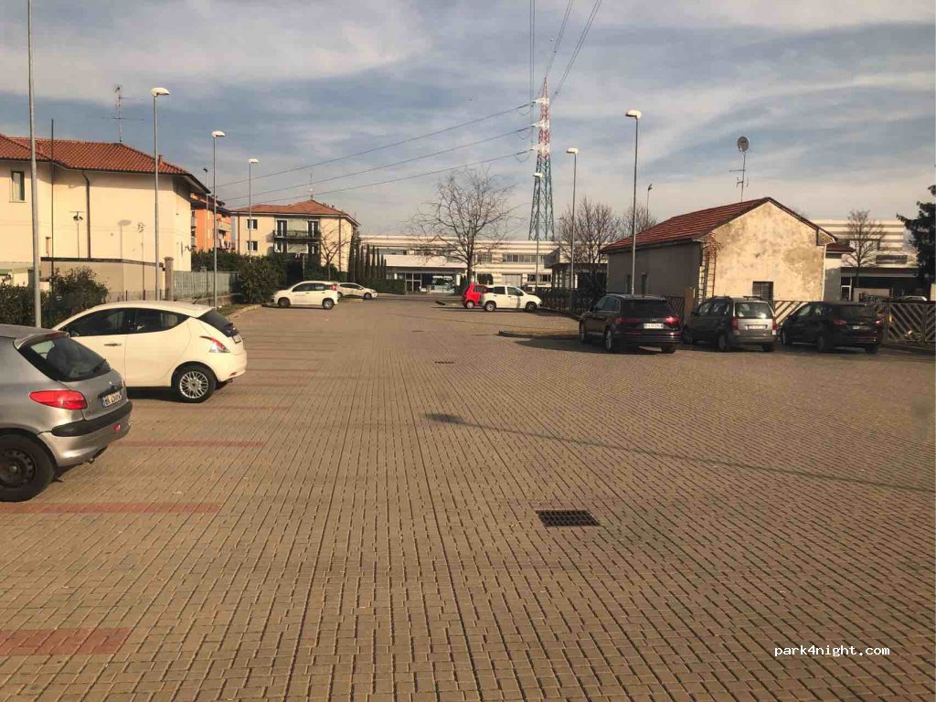 (20833) Giussano - 104 Strada Provinciale 9 — foto