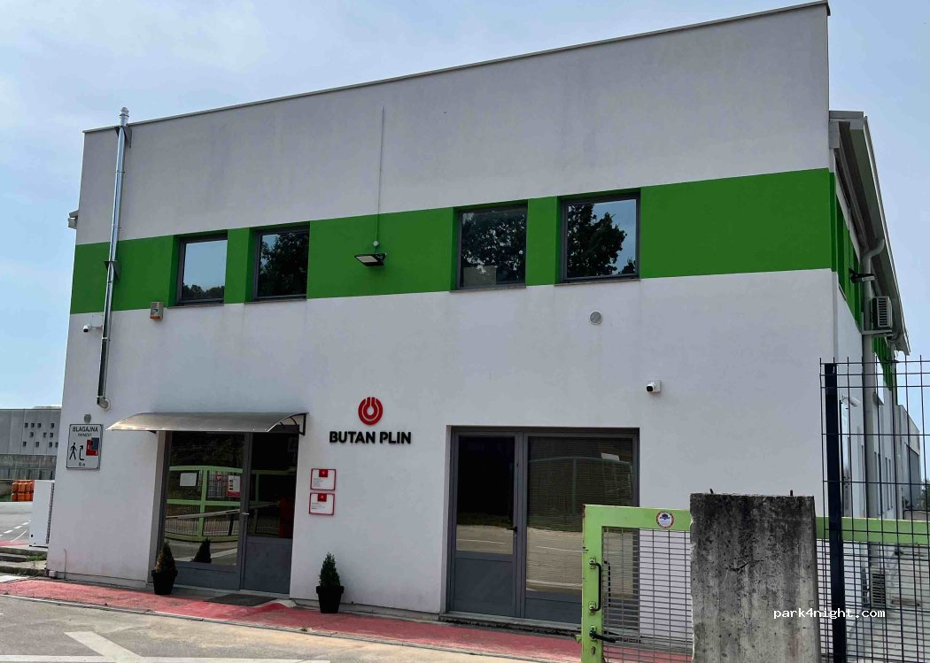 (52466) Novigrad - Ulica Domovinskih žrtava — foto 2