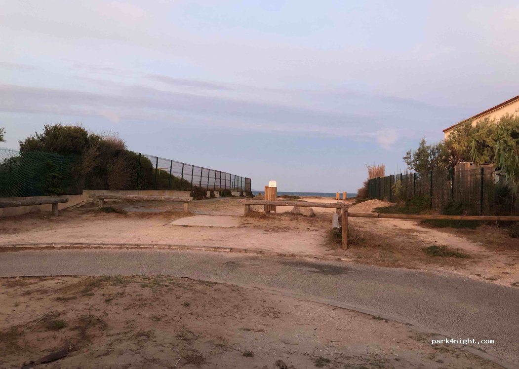 (83400) Hyères - 109 Chemin de Thalassa — foto 2
