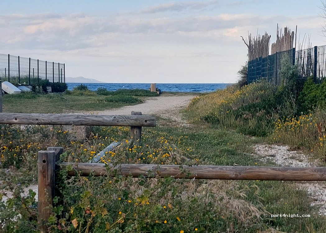 (83400) Hyères - 109 Chemin de Thalassa — foto 5
