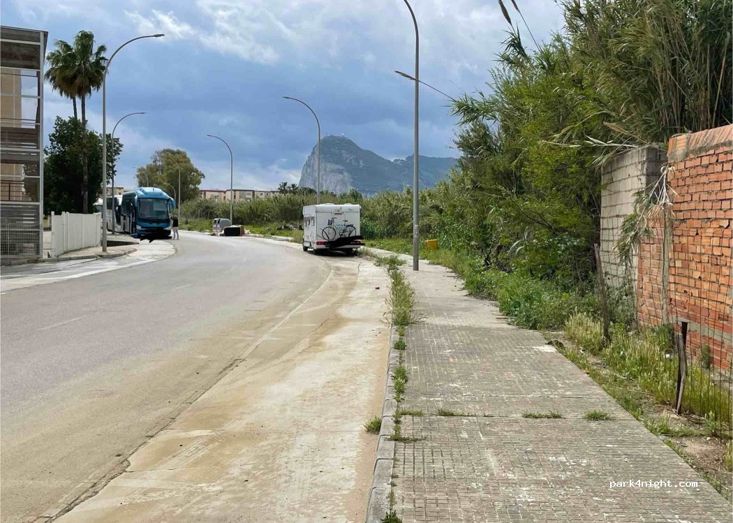 (11300) La Línea de la Concepción - 9 Avenida de la Colonia — foto