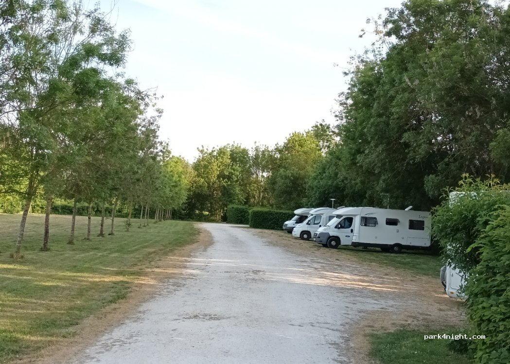 (85420) Maillé - La Petite Cabane — foto 2