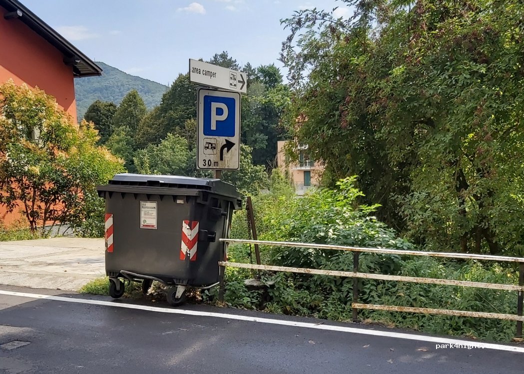 (16029) Torriglia - 12 Piazza al Posteggio — foto