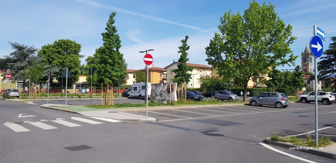 (55100) Lucca - 125 Piazza Moro Aldo — foto 2