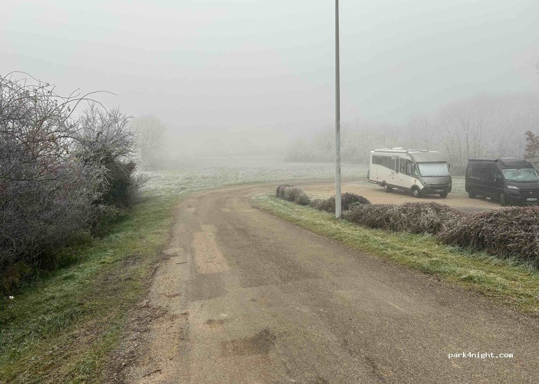 (01500) Château-Gaillard - Route de la Tour — foto 5