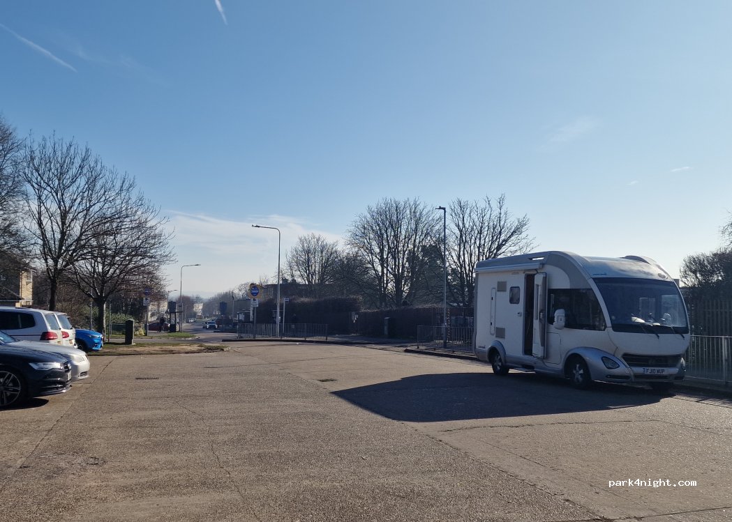 (SS14 1NJ) Basildon - 187 Church Road — foto