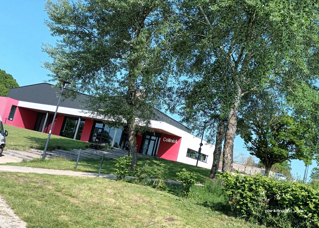 (49120) Chemillé-en-Anjou - 5 rue Beau Soleil - Parking salle COLLINE A — foto 2