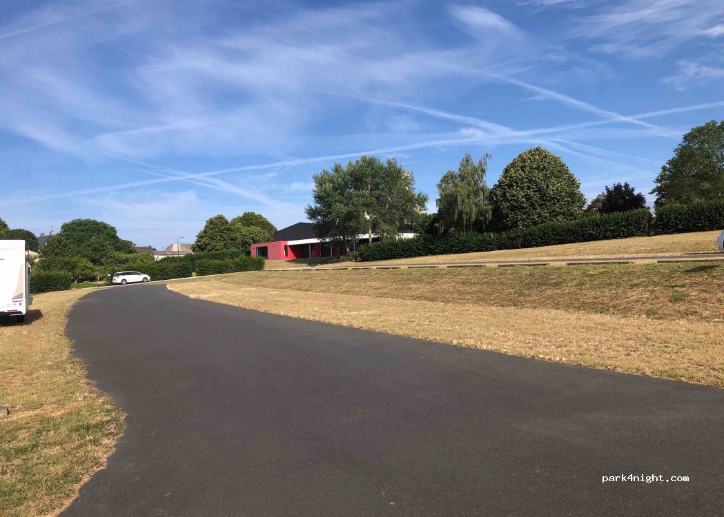 (49120) Chemillé-en-Anjou - 5 rue Beau Soleil - Parking salle COLLINE A — foto 4
