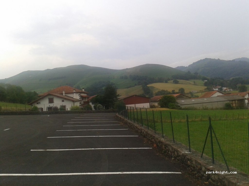 (64220) Mendive - Village — foto