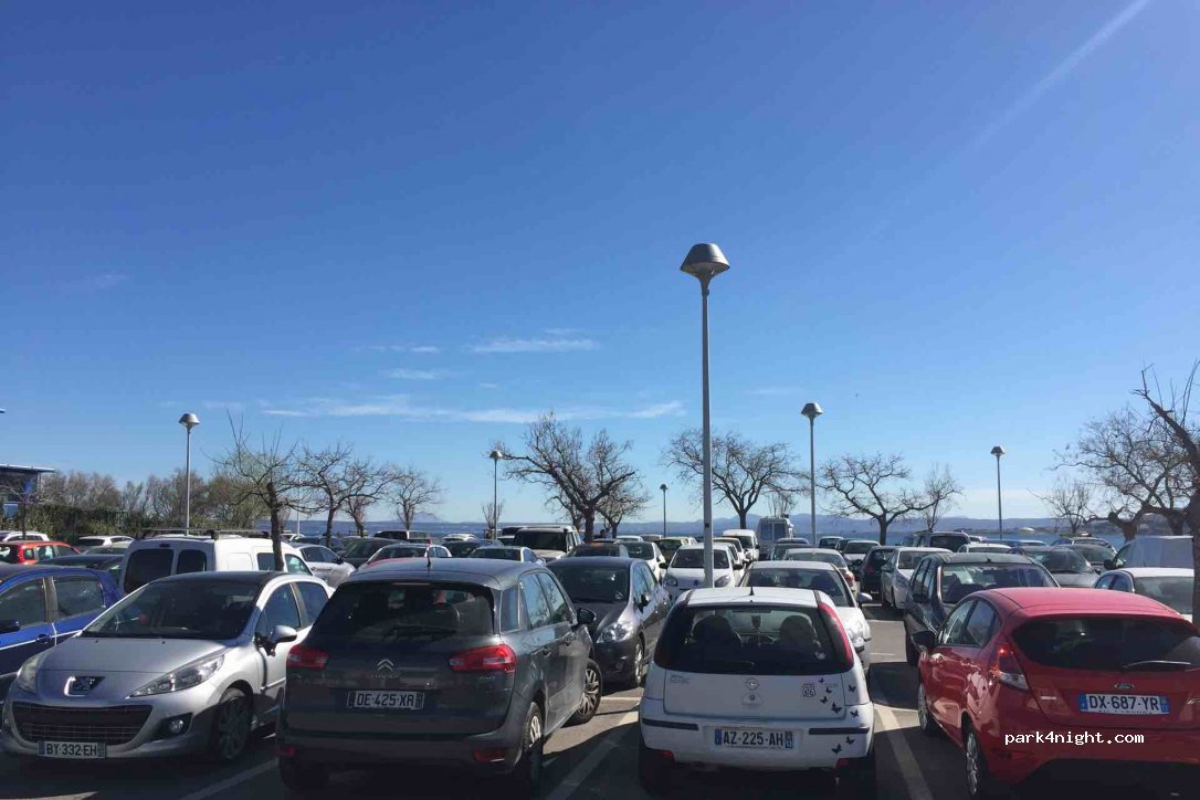 (13500) Martigues - 5 Avenue du Président Salvadore Allende — foto