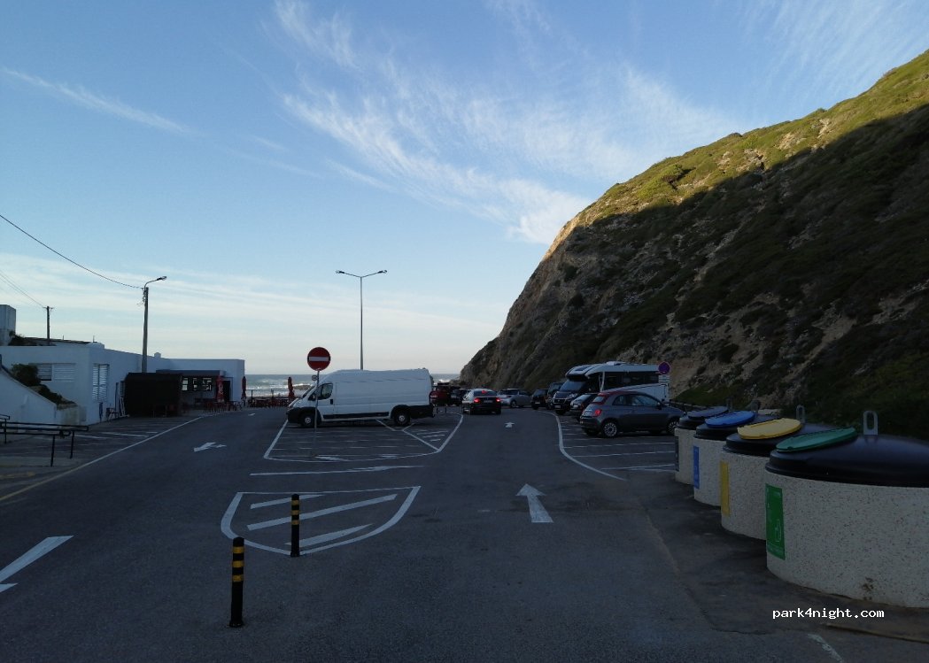 (2705) Colares - Rua da Praia da Adraga — foto 2