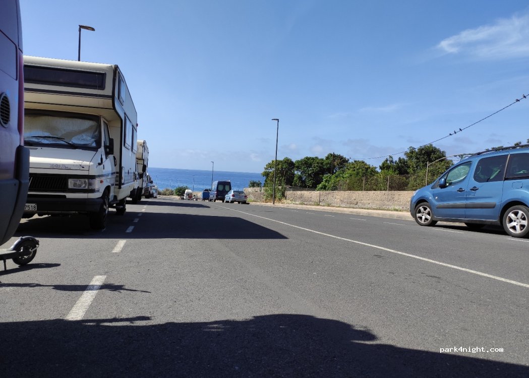 Aparcamiento para autocaravanas Valle Gran Rey — foto