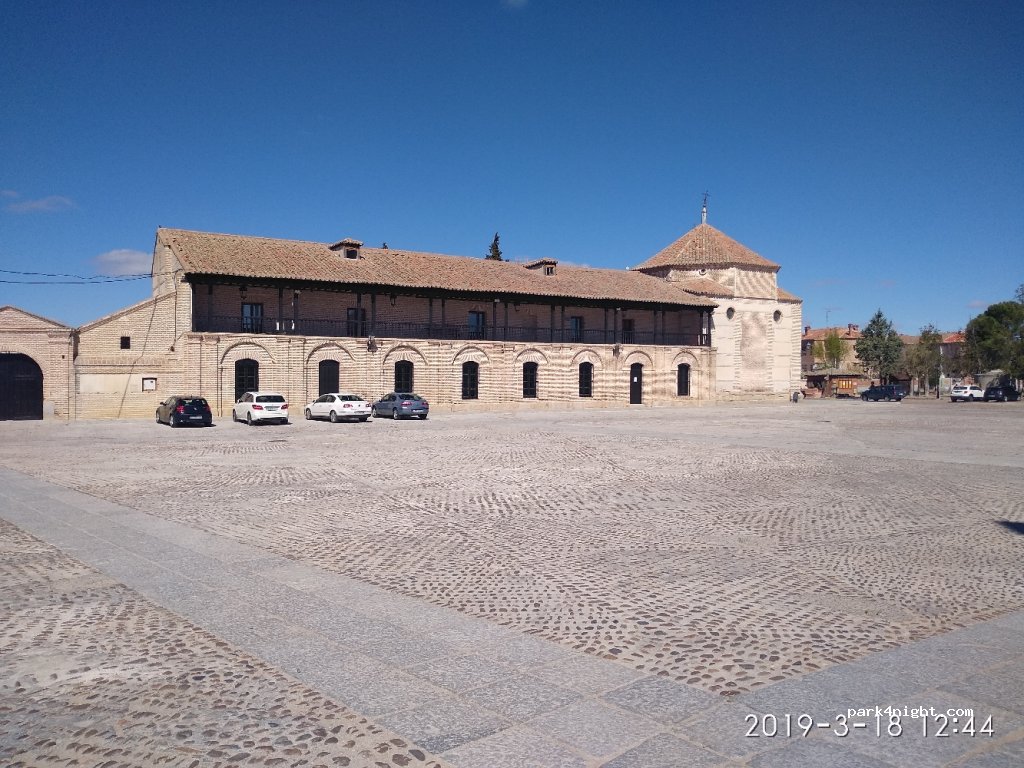 (05220) Madrigal de las Altas Torres - 7 Plaza del Cristo — foto