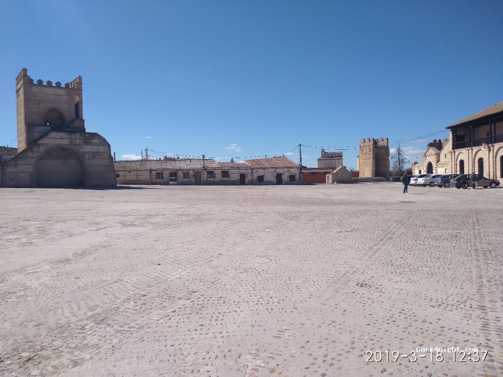 (05220) Madrigal de las Altas Torres - 7 Plaza del Cristo — foto 3