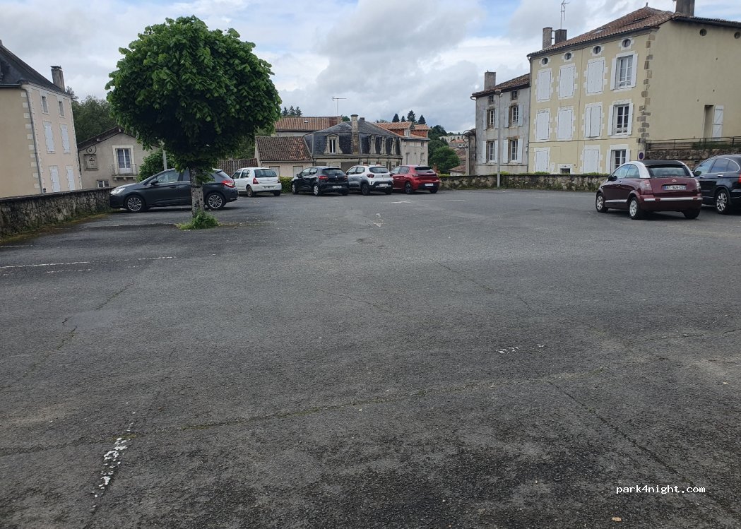 (16500) Confolens - 1 Rue des Buttes — foto