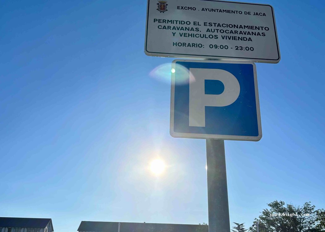(22700) Jaca - Av. Ntra. Sra. de la Victoria — foto 3