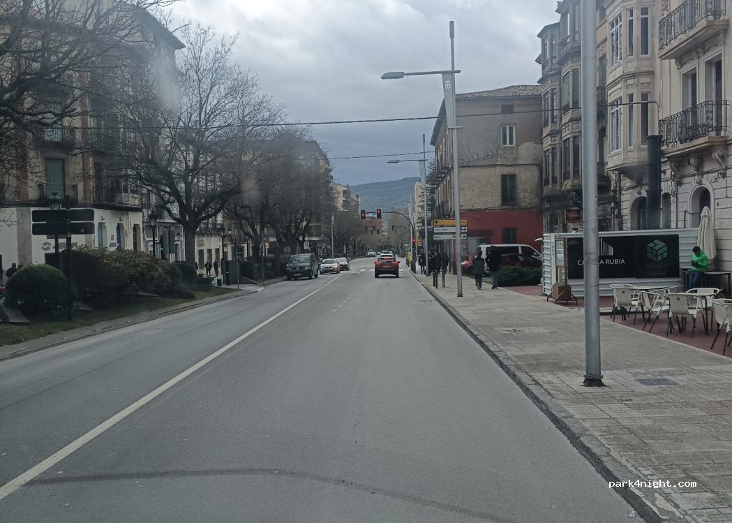 (22700) Jaca - Av. Ntra. Sra. de la Victoria — foto 4