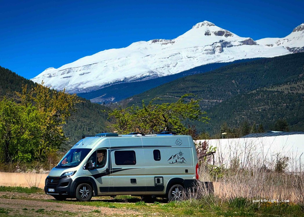 (22700) Jaca - Av. Ntra. Sra. de la Victoria — foto 5