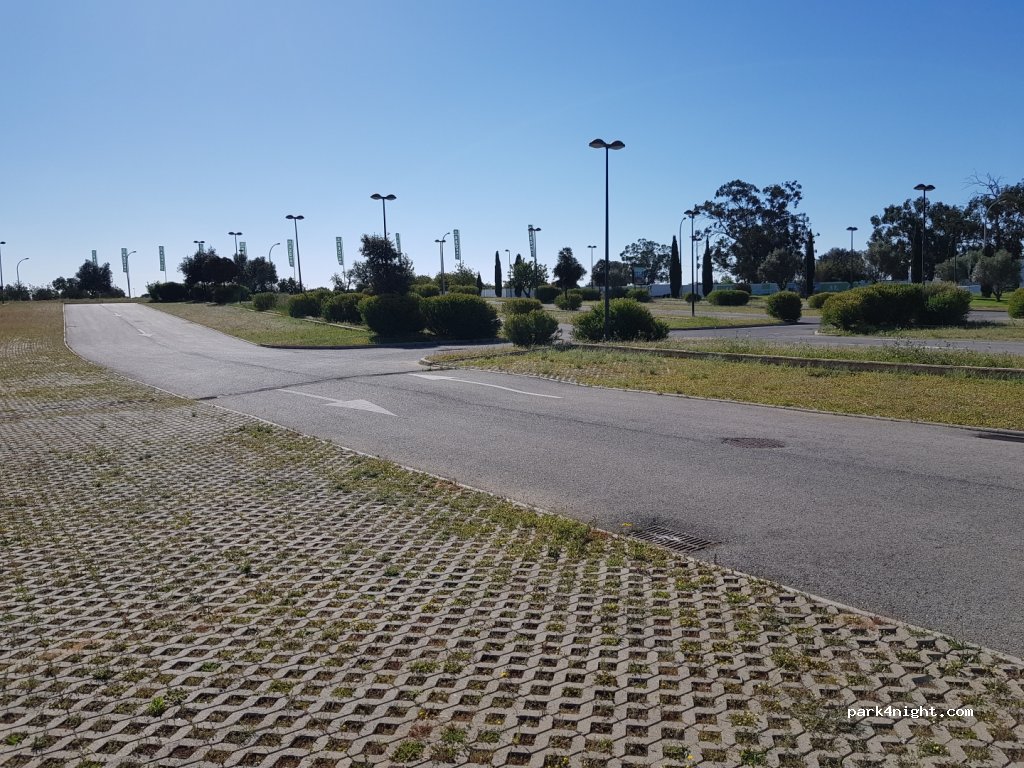 (8125-507) Quarteira - 18 Estrada de Albufeira — foto