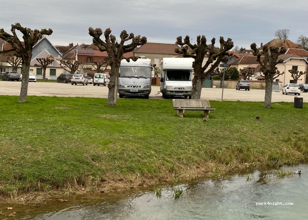 (10140) Vendeuvre-sur-Barse - 3-7 Rue du Pont Chevallier — foto 2