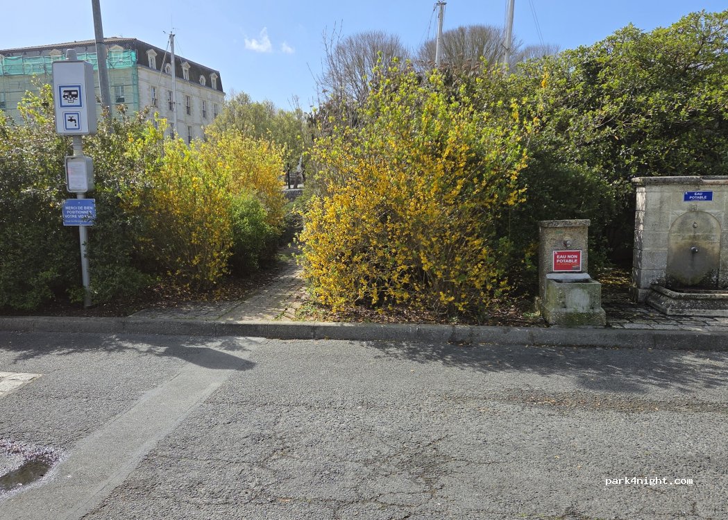 (17300) Rochefort - Rue de la Vieille Forme — foto 5