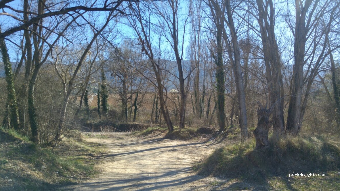 (84750) Saint-Martin-de-Castillon - D900 — foto