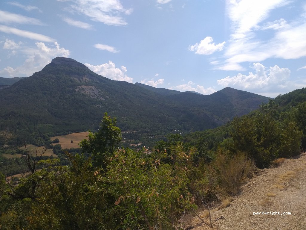 (05700) Orpierre - Unnamed Road — foto