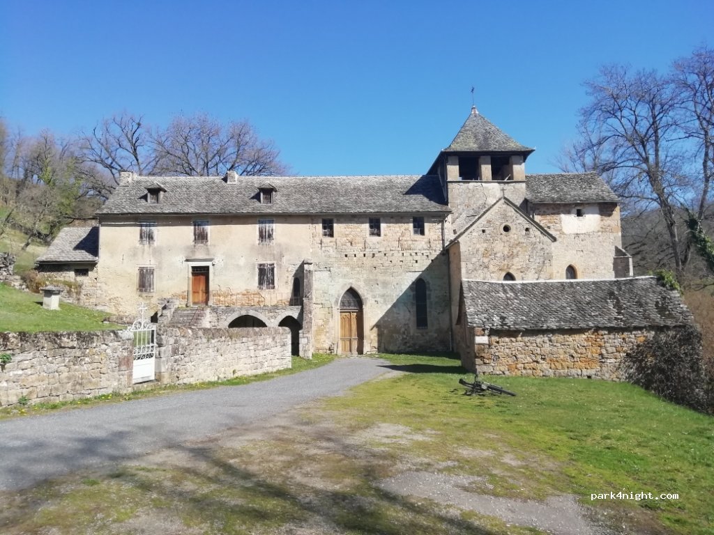 (12330) Salles-la-Source - Le Four — foto 2