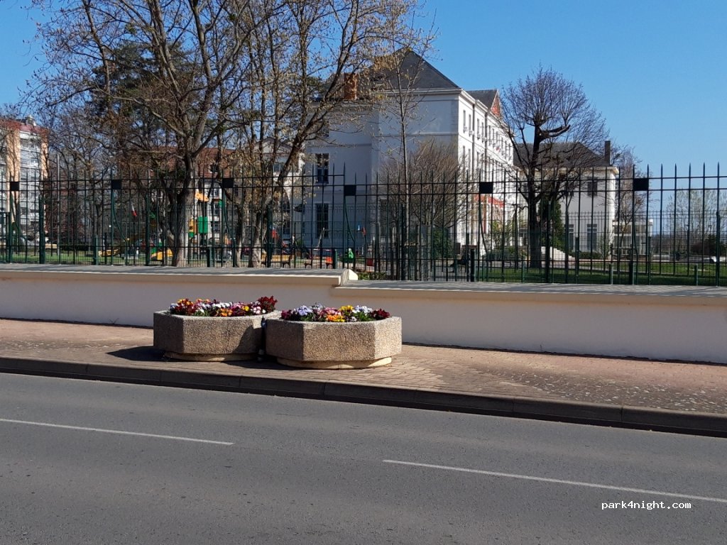 (42120) Le Coteau - 23 Avenue de la République — foto