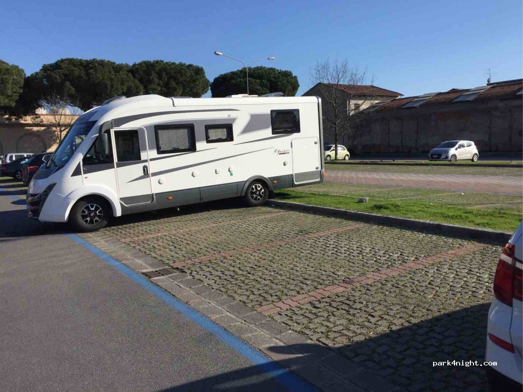 (59100) Prato - 10 Via Genova — foto