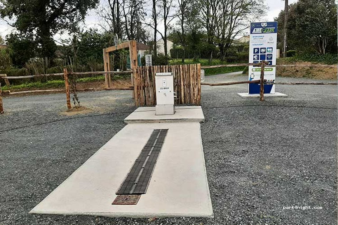 (85120) Vouvant - 20-76 Rue Château Neuf — foto 2