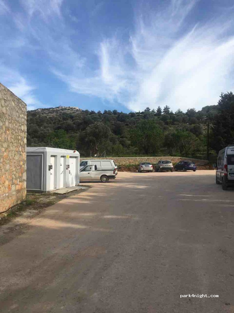 (821 02) Mesta - Unnamed Road — foto