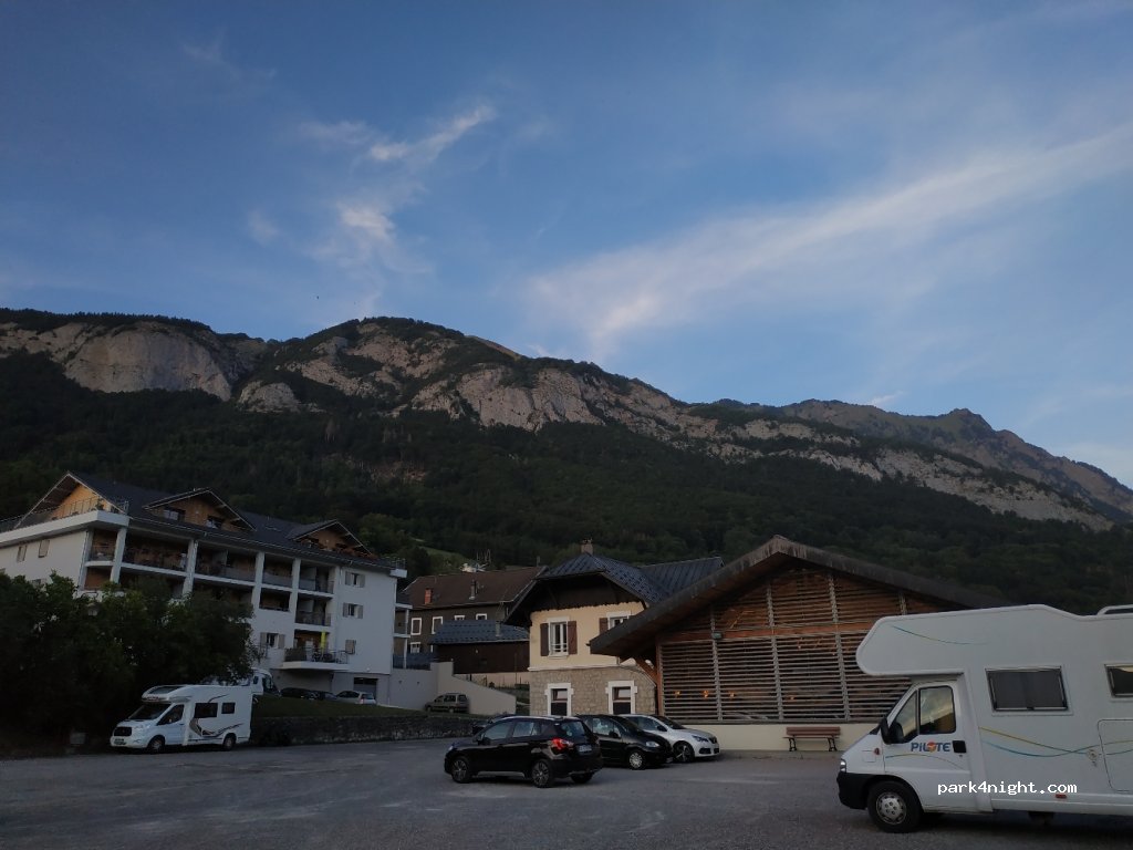(74440) Mieussy - 1 Place de la Gare — foto 2