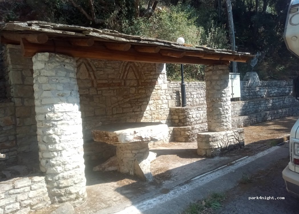 (245 00)  - Eparchiaki Odos Messinis-Kiparissias — foto