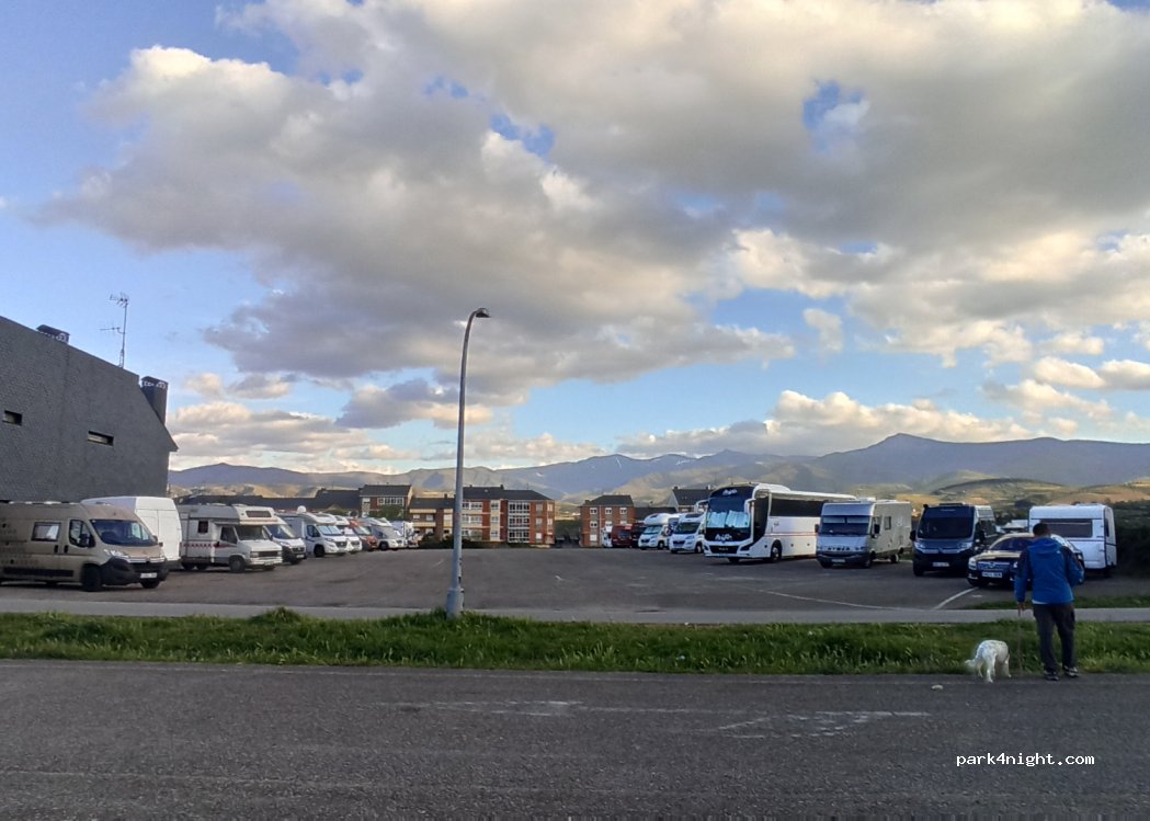(24400) Ponferrada - 2 Calle Obispo Camilo Lorenzo — foto