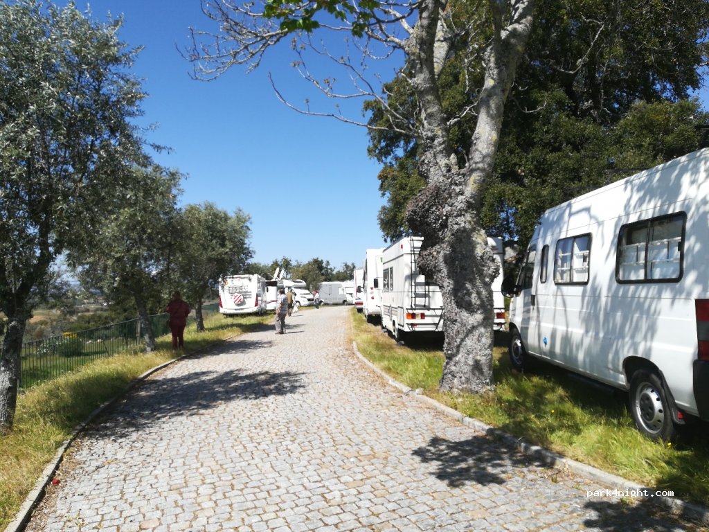 (6060-051)  - 19 Avenida Medina — foto