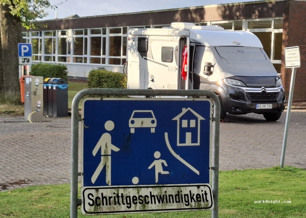 Wohnmobilstellplatz am Sportplatz in Ovelgönne — foto 4