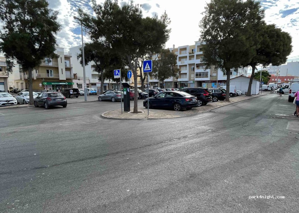 (8125-507) Quarteira - 23 Largo das Cortes Reais — foto 3