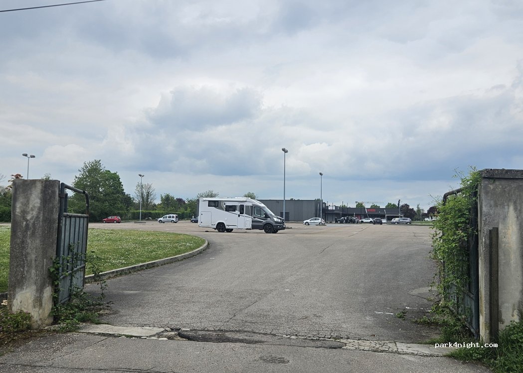 (10800) Saint-Julien-les-Villas - 15-17 Avenue de la Maillé — foto 2