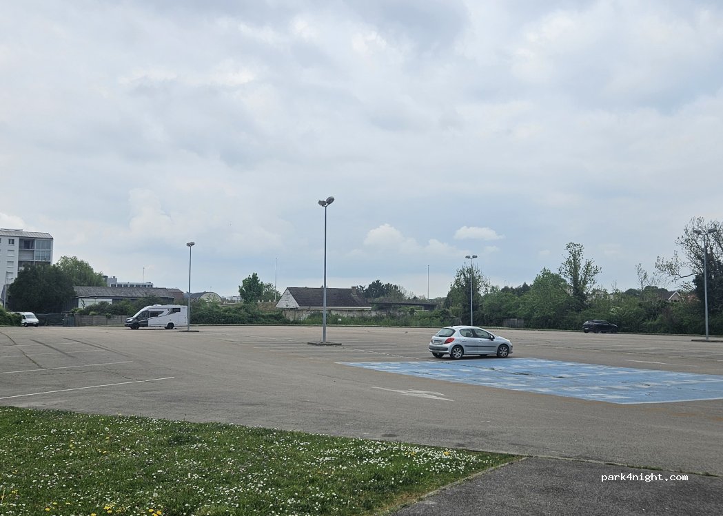 (10800) Saint-Julien-les-Villas - 15-17 Avenue de la Maillé — foto 3