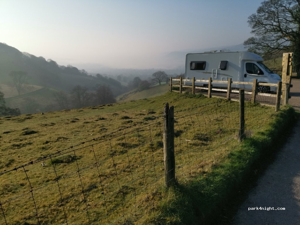 (NP7 7HU) Abergavenny - Unnamed Road — foto