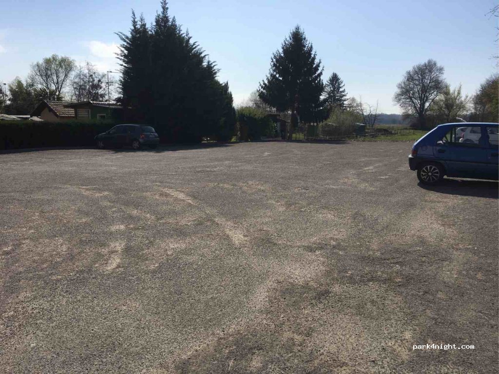 (01140) Thoissey - 7 Place Obourg — foto