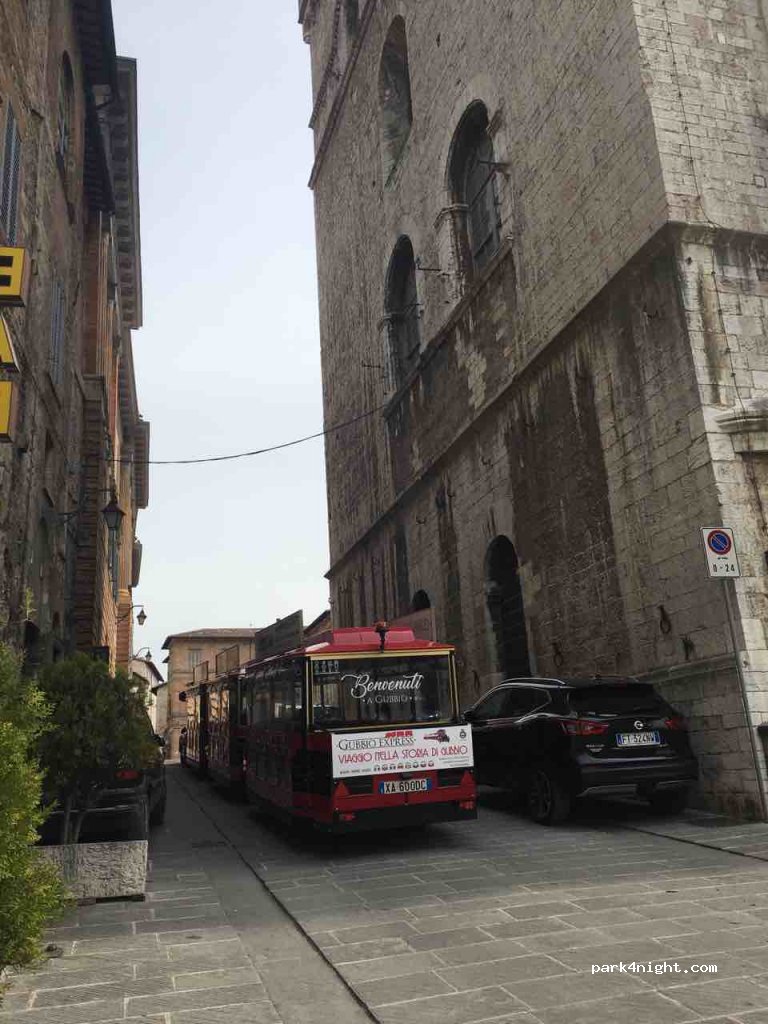 (06024) Gubbio - 8 Via Beniamino Ubaldi — foto 2