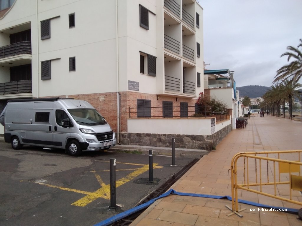 (17480) Roses - 2 Carrer de la Caravel.la La Pinta — foto