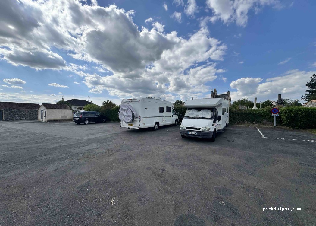 (86300) Chauvigny - 34 Rue Porte Chevreau — foto 4