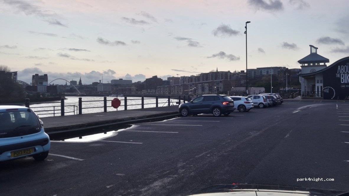 (NE6 1BU) Newcastle upon Tyne - 25 Quayside — foto
